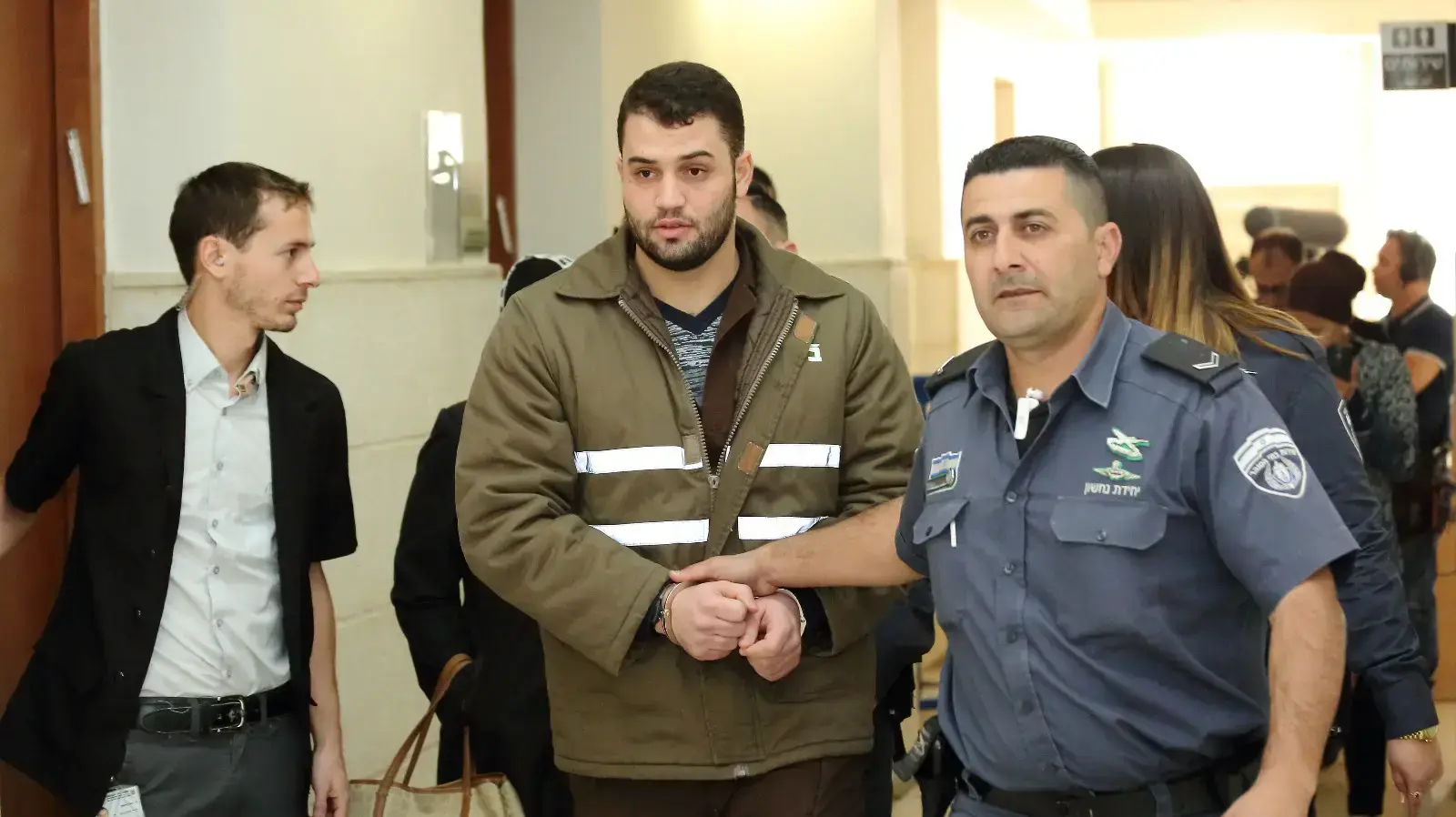 בילאל אבו גאנם, המחבל מהפיגוע בארמון הנציב הורשע בבית משפט המחוזי ברצח שלושה ישראלים. בילאל אבו גאנם, המחבל מהפיגוע בארמון הנציב הורשע בבית משפט המחוזי ברצח שלושה ישראלים.