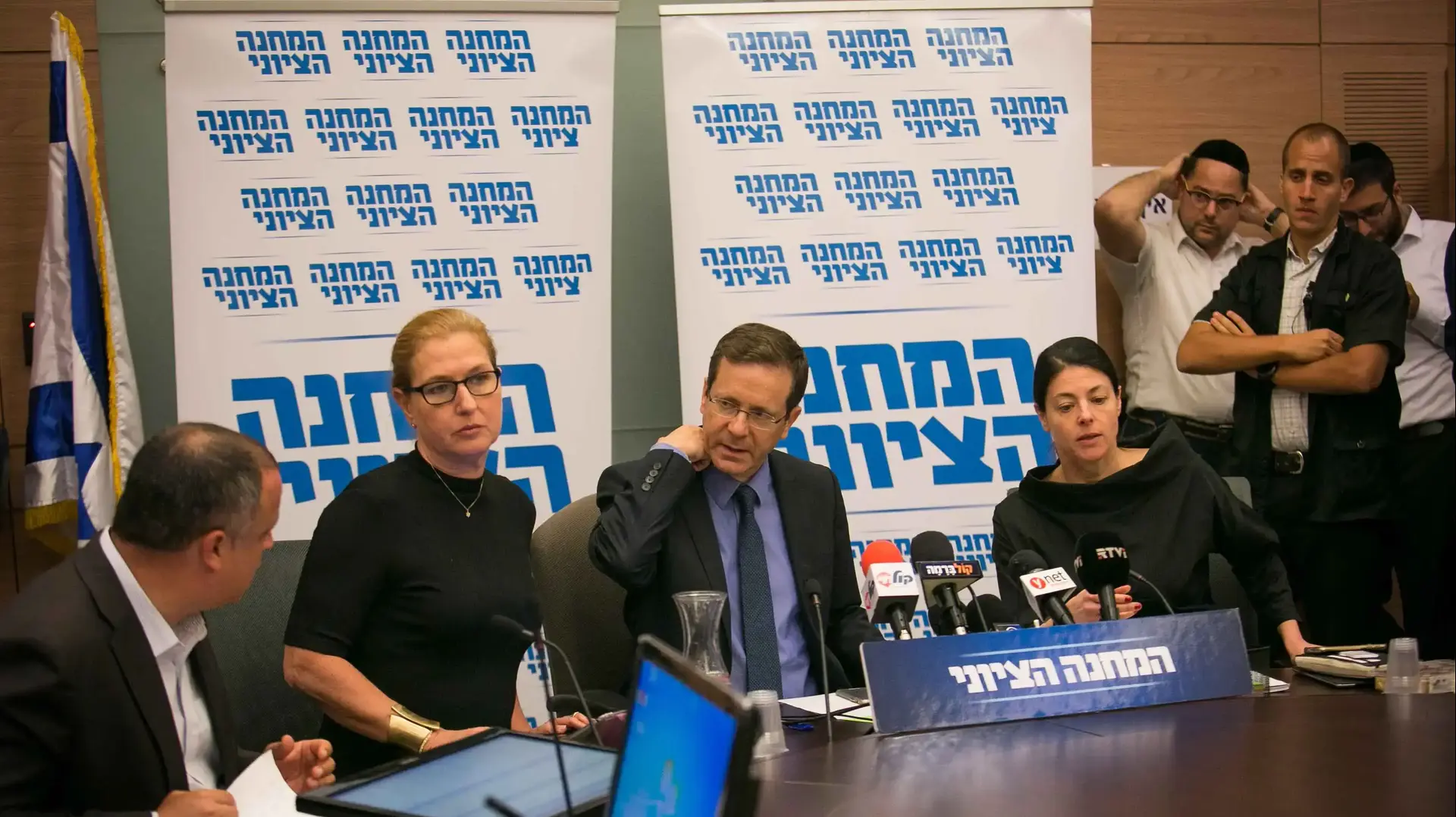 ישיבת סיעת המחנה הציוני, הכנסת. 13 ביוני 2016 ישיבת סיעת המחנה הציוני, הכנסת. 13 ביוני 2016
