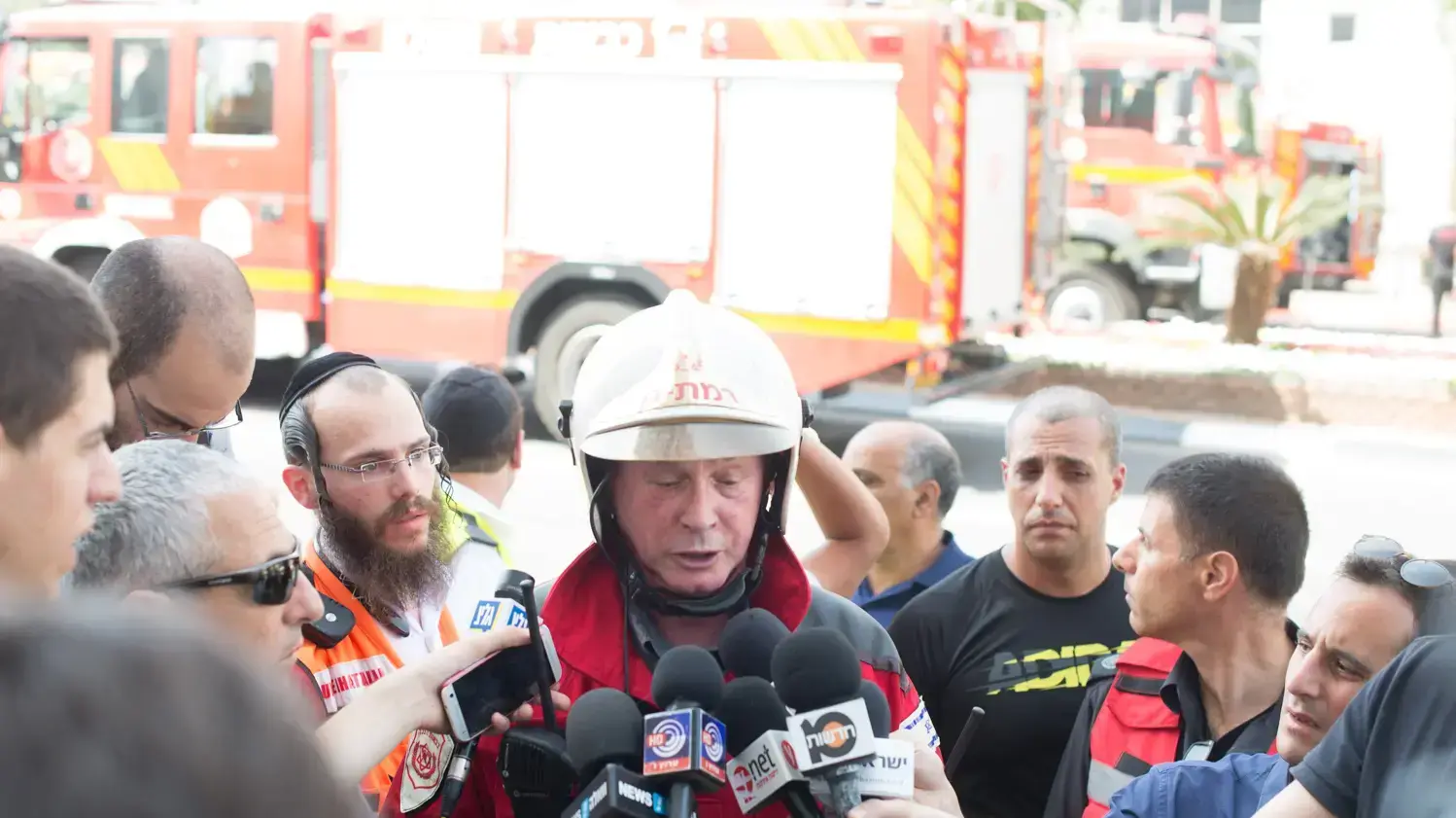 שריפה בבניין מגורים ברחוב ביאליק 164, רמת גן. 13 ביוני 2016 שריפה בבניין מגורים ברחוב ביאליק 164, רמת גן. 13 ביוני 2016