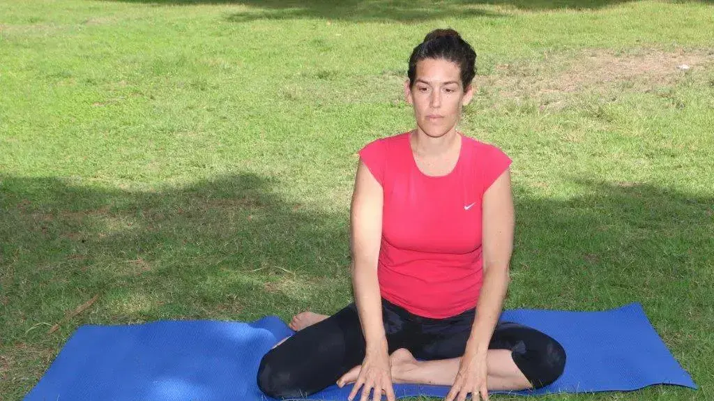 תרגול יוגה להקלה על מיגרנות תרגול יוגה להקלה על מיגרנות