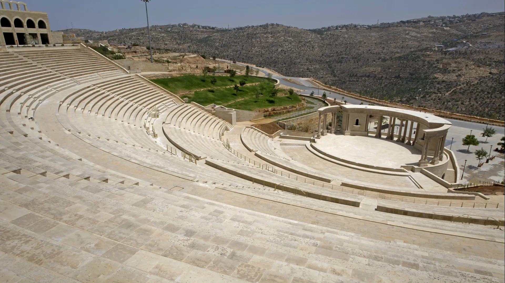 אכלוס העיר הפלסטינית רוואבי, צפונית לרמאללה. יוני 2016 אכלוס העיר הפלסטינית רוואבי, צפונית לרמאללה. יוני 2016