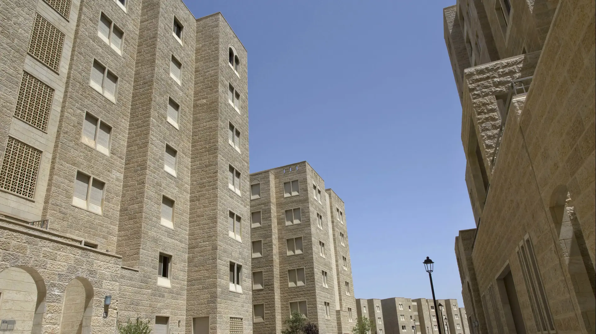 אכלוס העיר הפלסטינית רוואבי, צפונית לרמאללה. יוני 2016