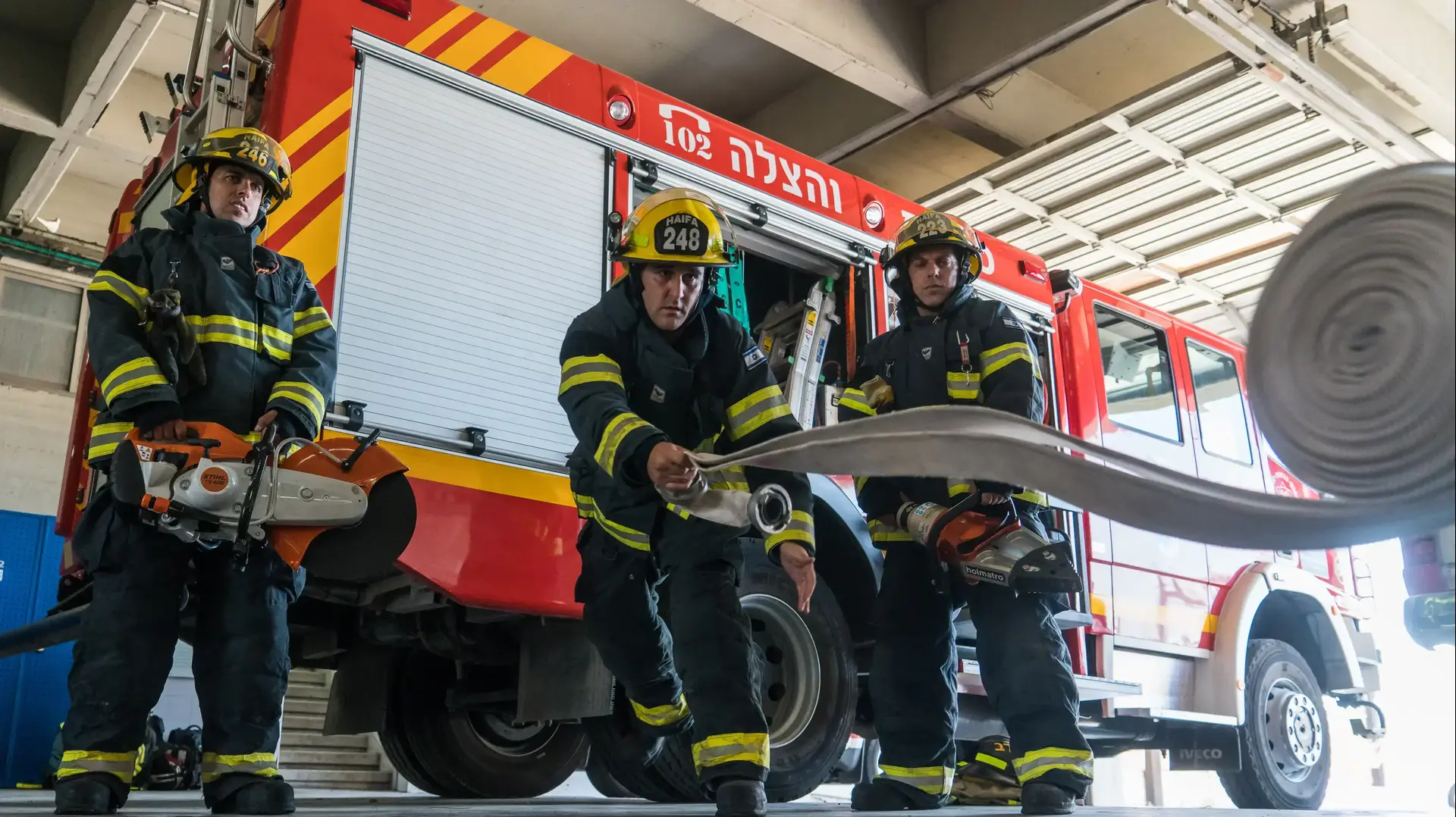 מכבי אש בתחנת כיבוי אש בחיפה