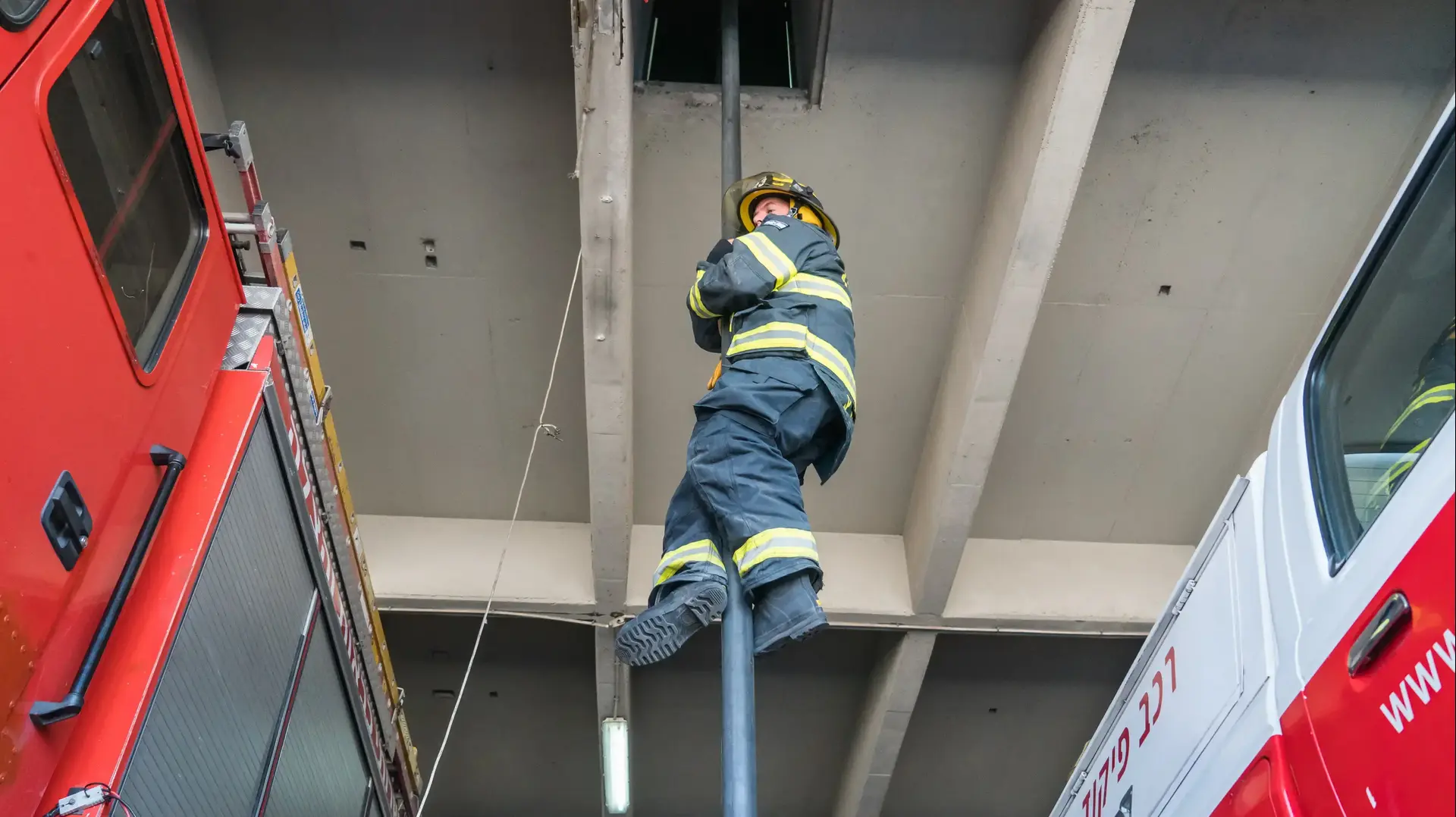 מכבי אש בתחנת כיבוי אש בחיפה