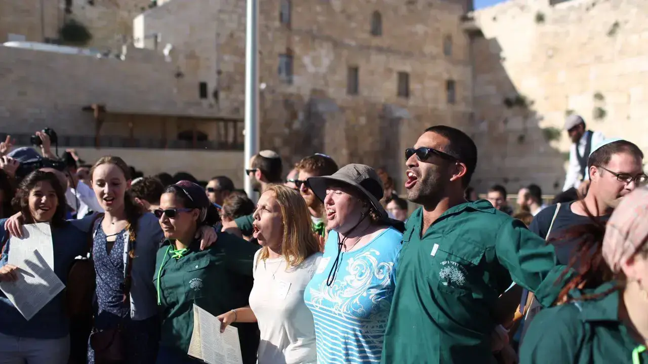 תפילה מעורבת של רפורמים וקונסרבטיבים ברחבת הכותל המערבי. 16 ביוני 2016 תפילה מעורבת של רפורמים וקונסרבטיבים ברחבת הכותל המערבי. 16 ביוני 2016