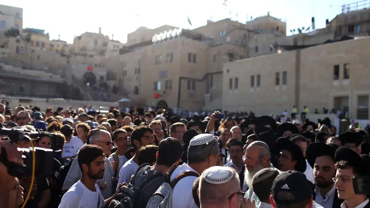 תפילה מעורבת של רפורמים וקונסרבטיבים ברחבת הכותל המערבי. 16 ביוני 2016 תפילה מעורבת של רפורמים וקונסרבטיבים ברחבת הכותל המערבי. 16 ביוני 2016