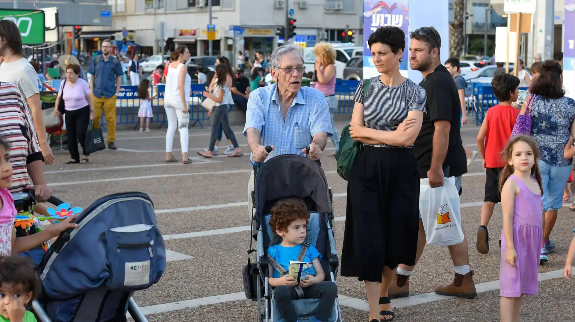 שבוע הספר בתל אביב 2016. כיכר רבין, 16 ביוני 2016 שבוע הספר בתל אביב 2016. כיכר רבין, 16 ביוני 2016