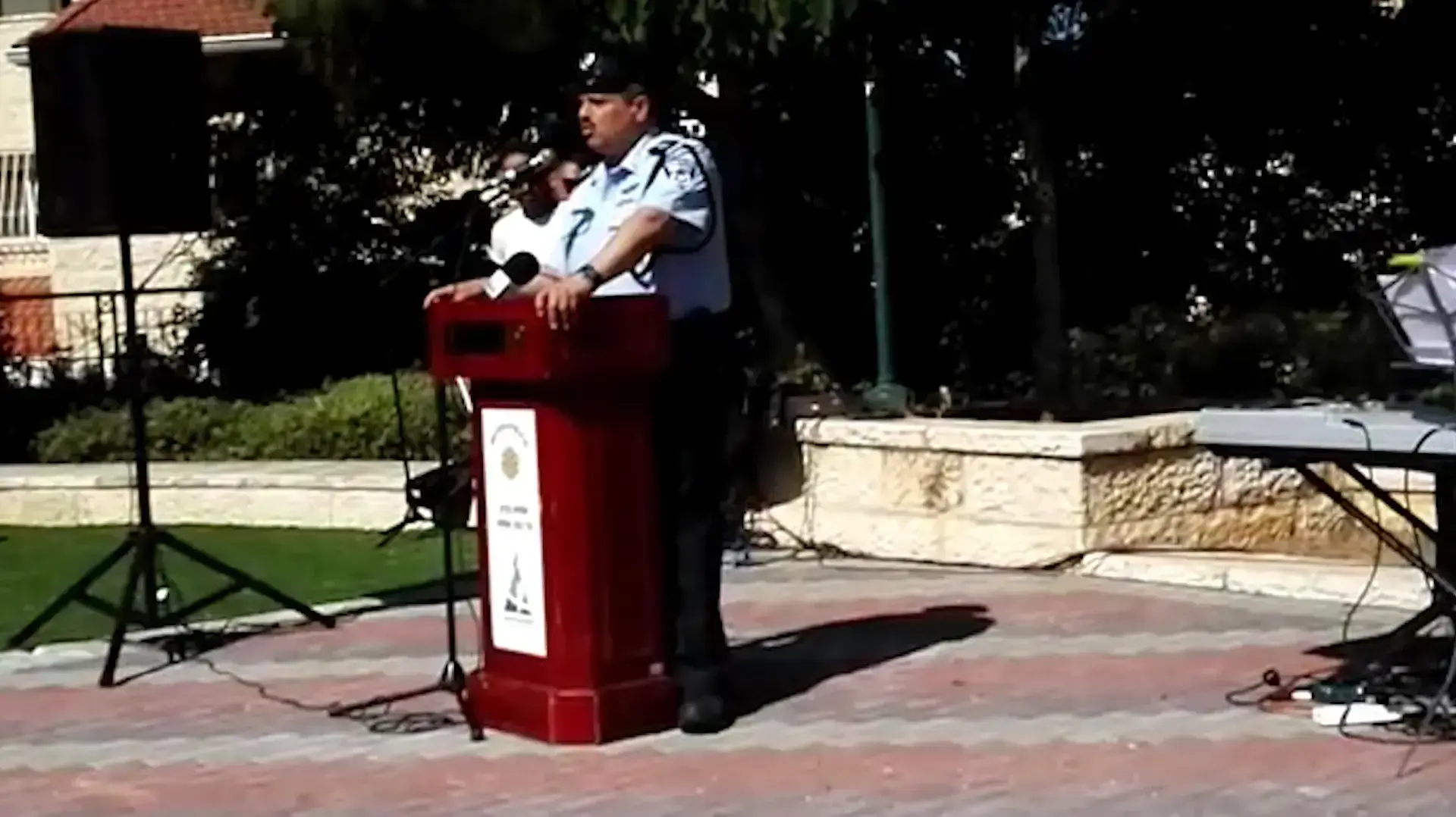 המפכ"ל רוני אלשיך נושא דברים בטקס קריאת רחוב במודיעין על שם תנ"צ אפרים ברכה