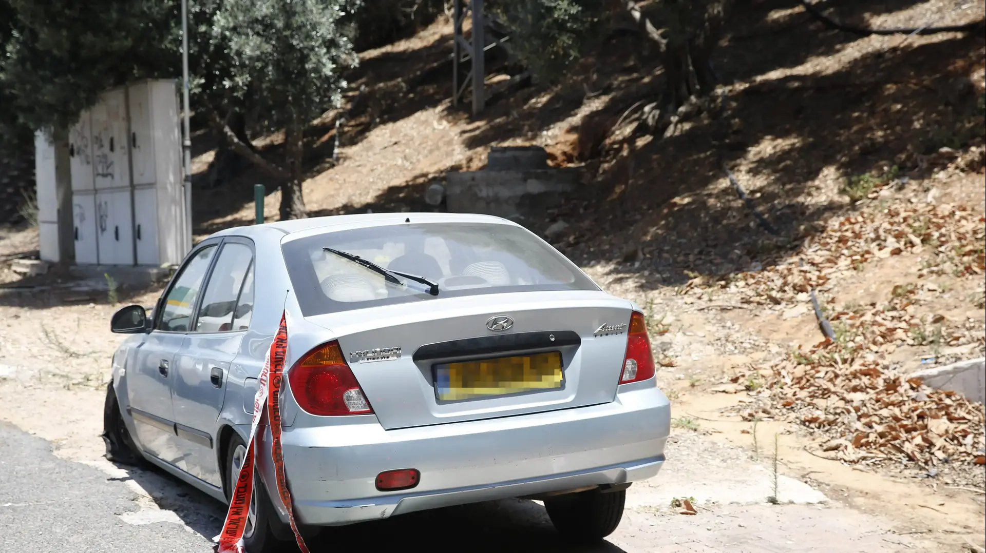 רכבו של החשוד ברצח בחולון נמצא נטוש במחלף ההלכה 18.06.16 רכבו של החשוד ברצח בחולון נמצא נטוש במחלף ההלכה 18.06.16