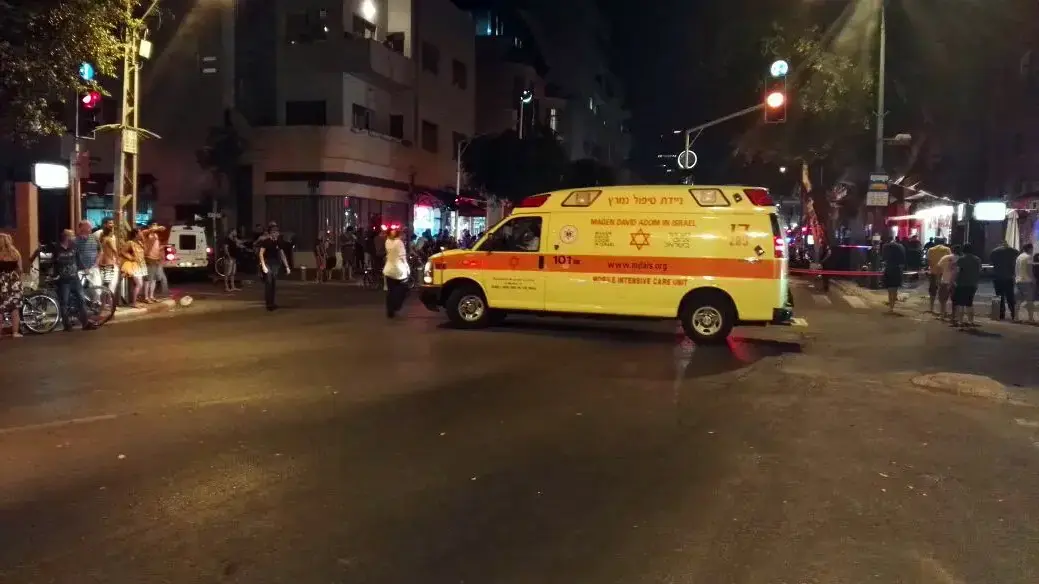 תאונת דרכים במסעדה ברחוב בן יהודה, תל אביב. יוני 2016 תאונת דרכים במסעדה ברחוב בן יהודה, תל אביב. יוני 2016