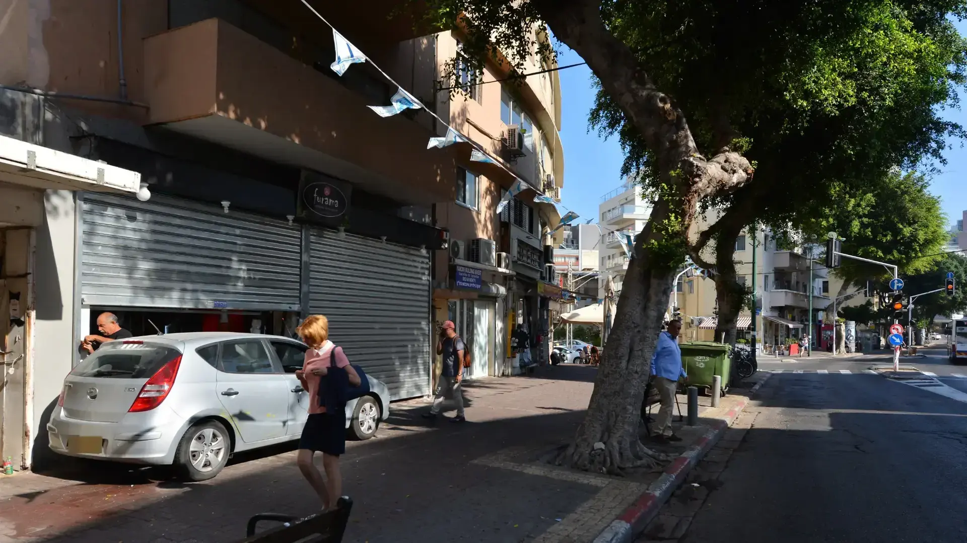 תאונת דרכים במסעדת פוראמה ברחוב בן יהודה, תל אביב. יוני 2016 תאונת דרכים במסעדת פוראמה ברחוב בן יהודה, תל אביב. יוני 2016