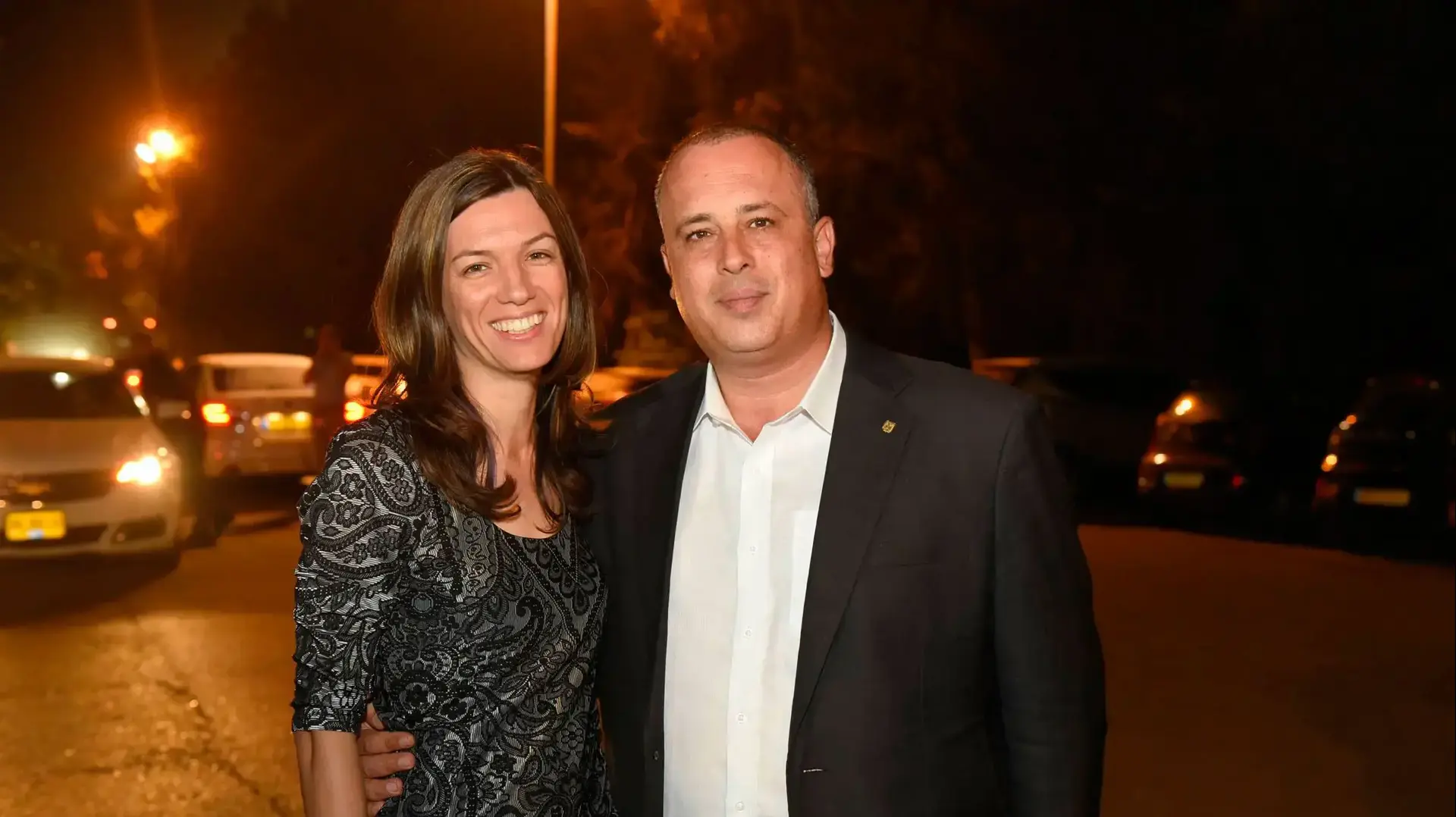 חבר הכנסת חיליק בר בחתונת יולי אדלשטיין ואירינה נבזלין. חוות רונית, 20 ביוני 2016 חבר הכנסת חיליק בר בחתונת יולי אדלשטיין ואירינה נבזלין. חוות רונית, 20 ביוני 2016