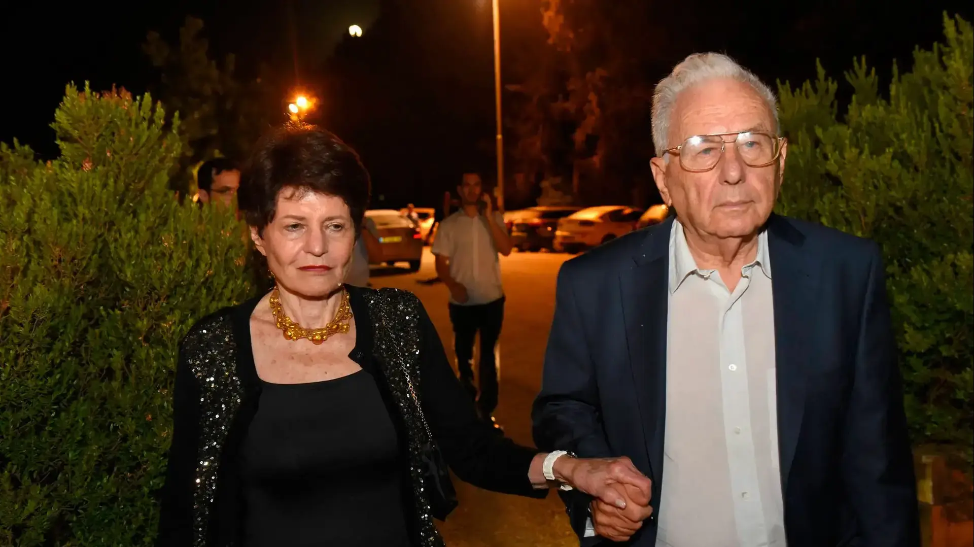 חבר הכנסת לשעבר אמנון רובינשטיין בחתונת יולי אדלשטיין ואירינה נבזלין. חוות רונית, 20 ביוני 2016 חבר הכנסת לשעבר אמנון רובינשטיין בחתונת יולי אדלשטיין ואירינה נבזלין. חוות רונית, 20 ביוני 2016