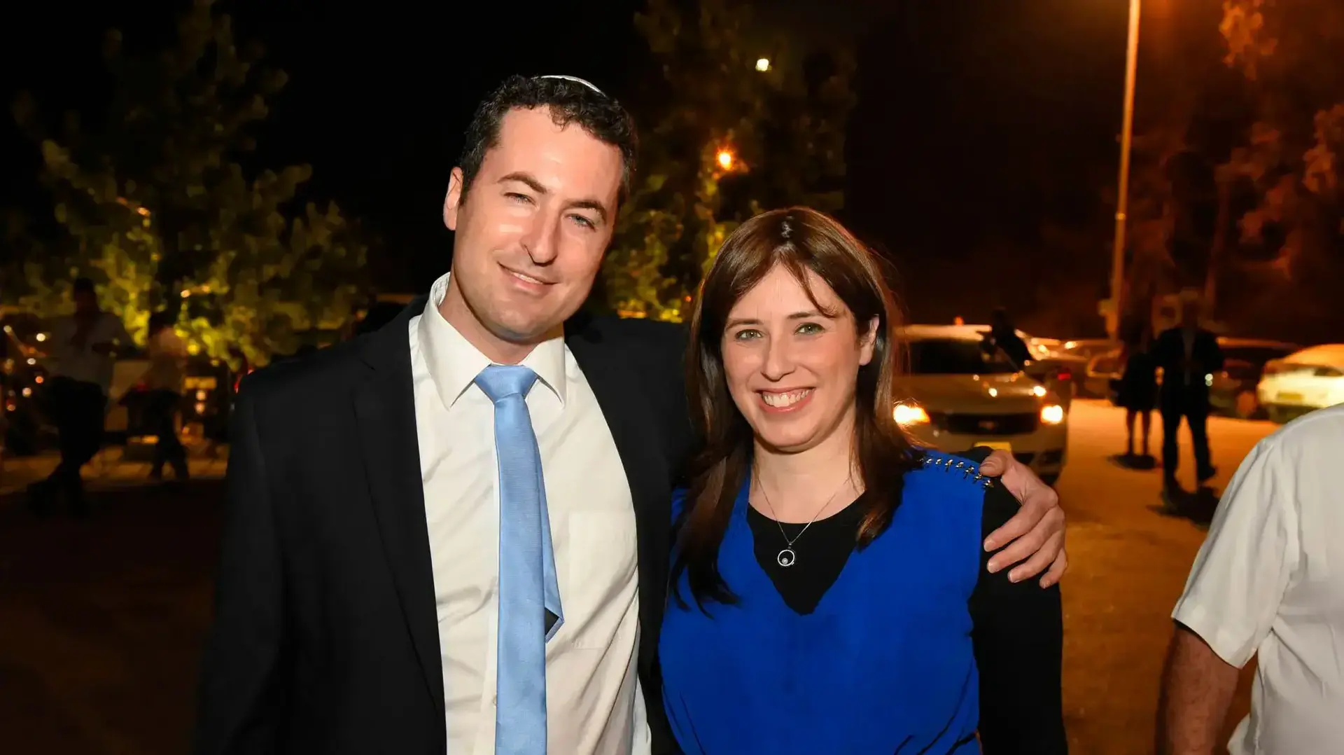 ציפי חוטובלי ובעלה אור אלון בחתונת יולי אדלשטיין ואירינה נבזלין. חוות רונית, 20 ביוני 2016 ציפי חוטובלי ובעלה אור אלון בחתונת יולי אדלשטיין ואירינה נבזלין. חוות רונית, 20 ביוני 2016