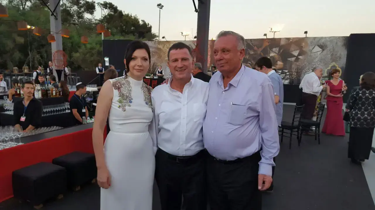 יולי אדלשטיין ואירינה נבזלין בחוות רונית ביום חתונתם 