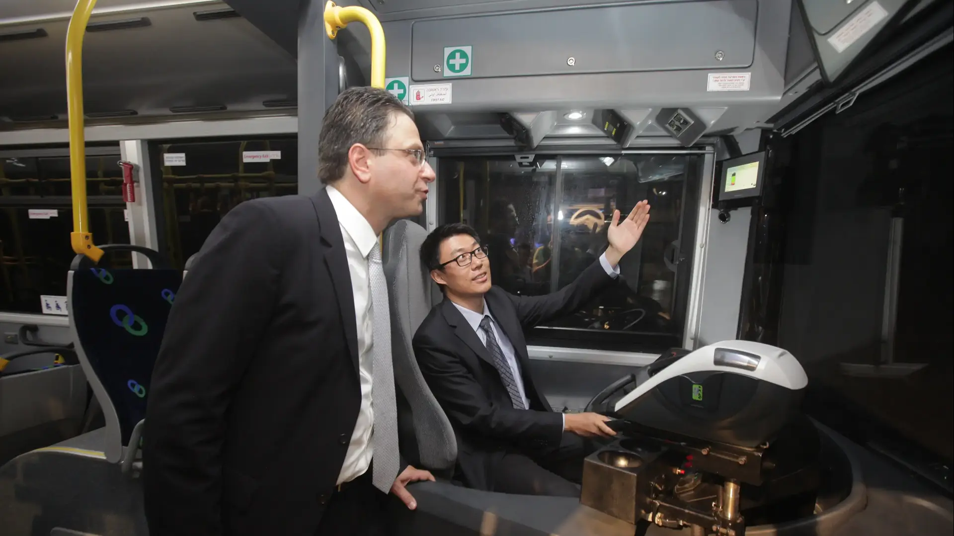 אוטובוסים המונעים בגז טבעי וחשמל אוטובוסים המונעים בגז טבעי וחשמל