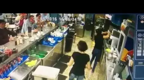 רפלקסים של מלצרית