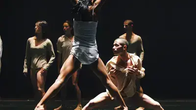 אקודום של להקת המחול הקיבוצית רמי באר אקודום של להקת המחול הקיבוצית רמי באר