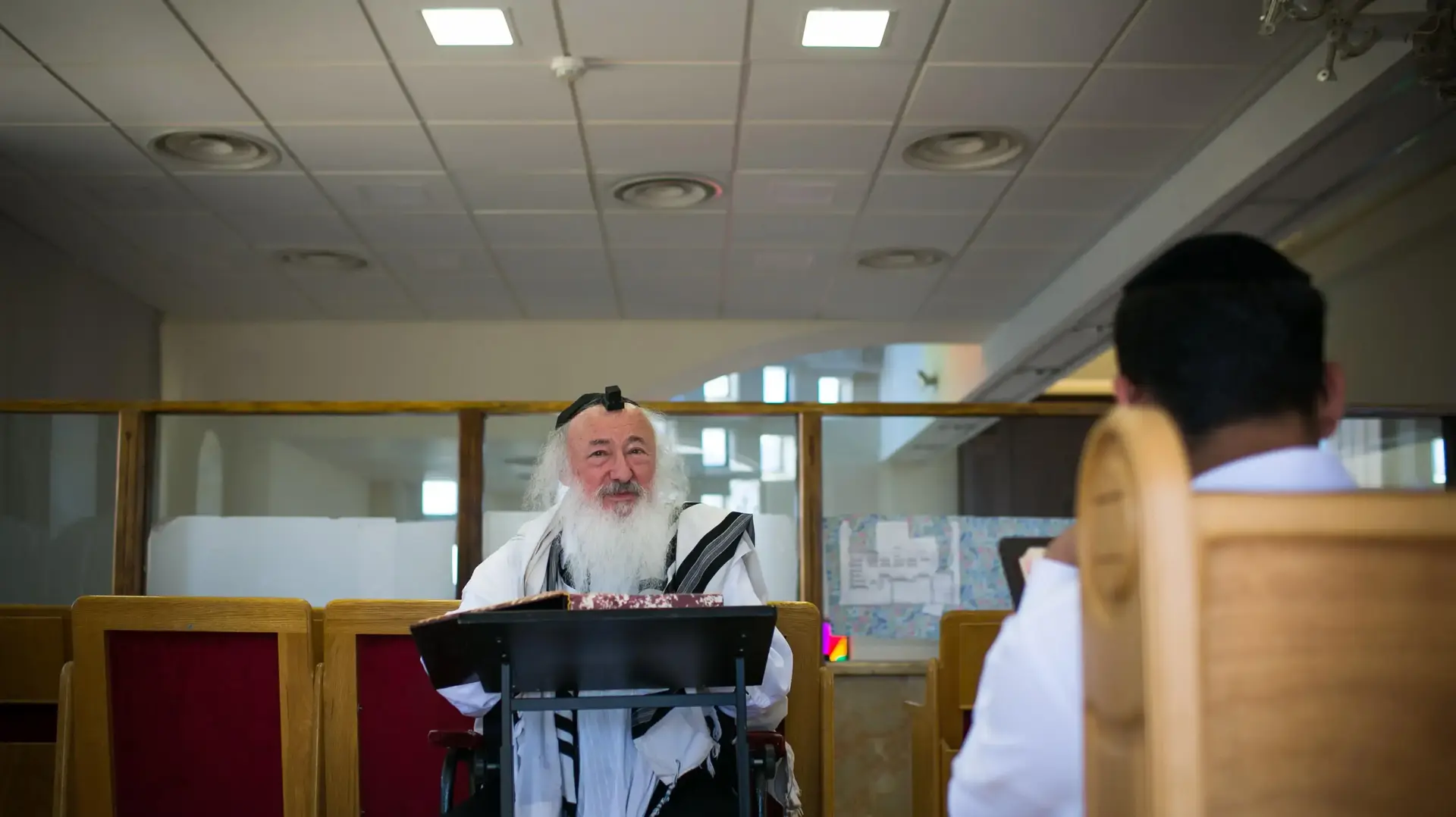 הרב יעקב סטפנסקי בבית הכנסת בו הוא לומד בירושלים, יוני 2016 הרב יעקב סטפנסקי בבית הכנסת בו הוא לומד בירושלים, יוני 2016