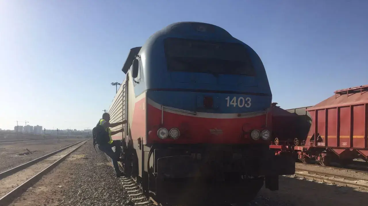 קו הרכבת בין דימונה לבאר שבע. יוני 2016 קו הרכבת בין דימונה לבאר שבע. יוני 2016