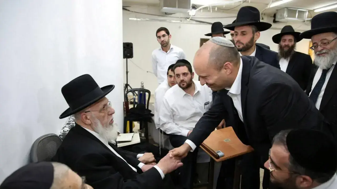שר החינוך נפתלי בנט במפגש עם הרב שלום כהן. יוני 2016