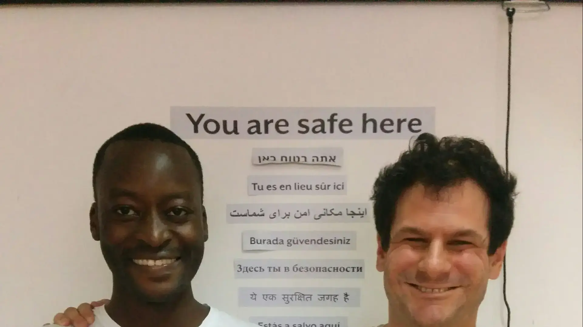מוטסים עלי ועורך דינו אסף וייצן לאחר ההודעה כי יזכה למעמד פליט 23.06.16 מוטסים עלי ועורך דינו אסף וייצן לאחר ההודעה כי יזכה למעמד פליט 23.06.16