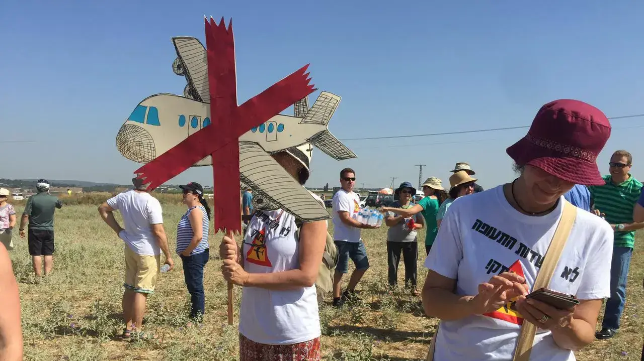 הפגנה בצומת נהלל נגד הקמת שדה תעופה בינלאומי בעמק יזרעאל 24.06.2016 הפגנה בצומת נהלל נגד הקמת שדה תעופה בינלאומי בעמק יזרעאל 24.06.2016