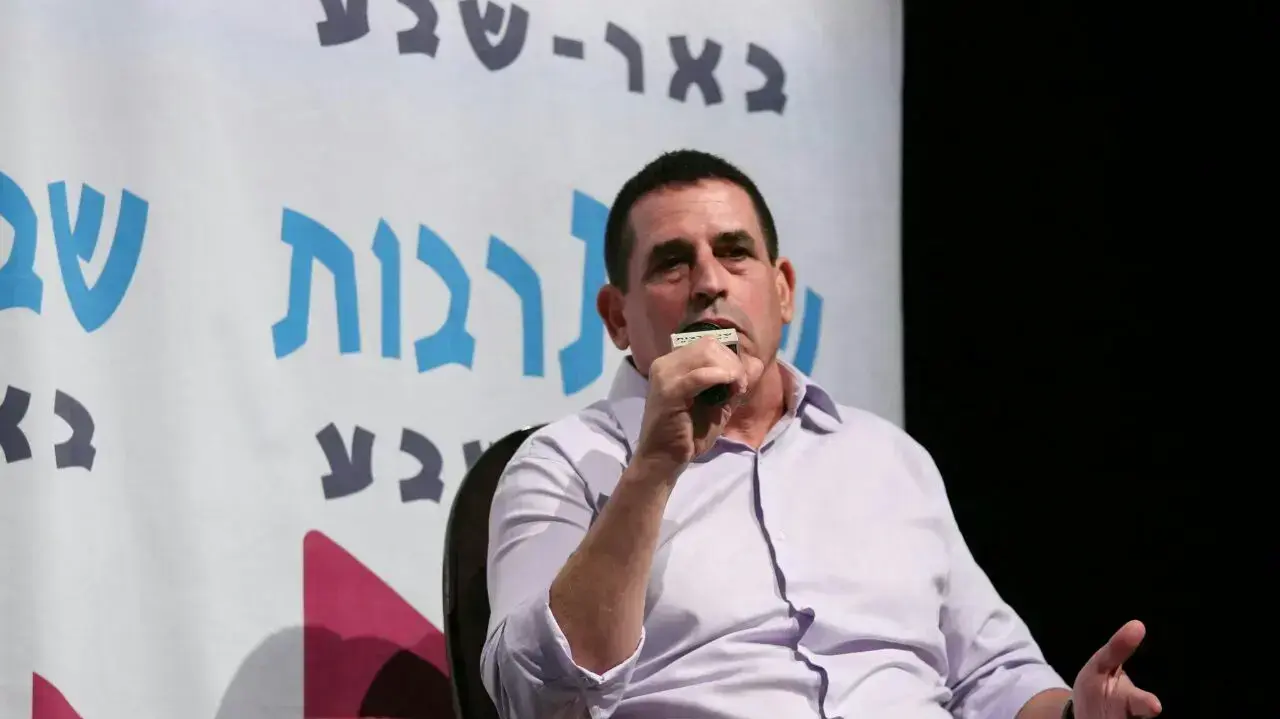 ניצב בדימוס יואב סגלוביץ' באירוע "שבתרבות" בבאר שבע, 25 ביוני 2016 ניצב בדימוס יואב סגלוביץ' באירוע "שבתרבות" בבאר שבע, 25 ביוני 2016