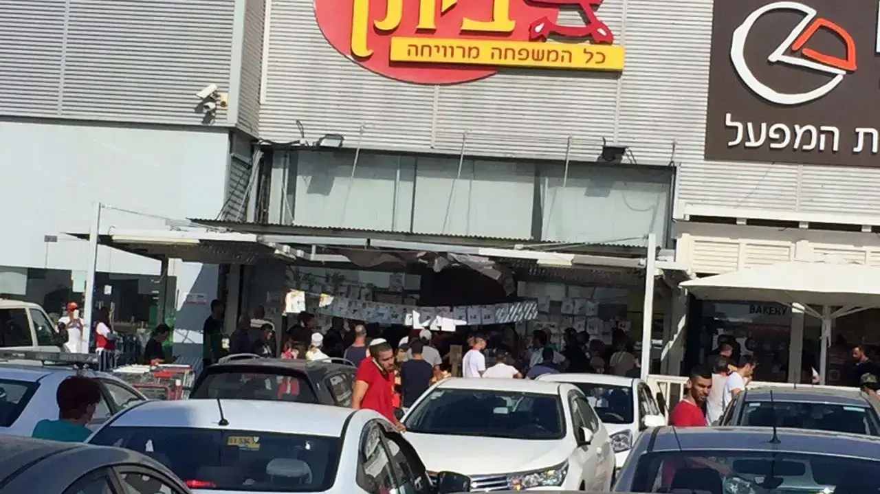 זירת אירוע דקירה חנות יינות ביתן בראשון לציון זירת אירוע דקירה חנות יינות ביתן בראשון לציון