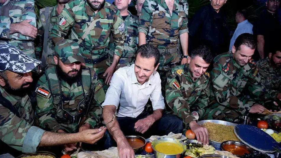 נשיא סוריה בשאר אסד שובר את צום הרמדאן עם חיילים באזור דמשק, 26 ביוני 2016 נשיא סוריה בשאר אסד שובר את צום הרמדאן עם חיילים באזור דמשק, 26 ביוני 2016