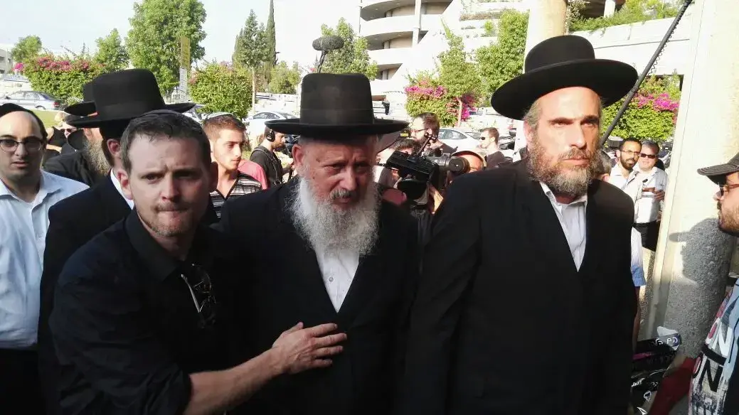 הלוויתה של אסתי ויינשטיין, יוצאת בשאלה שהתאבדה, בית העלמין ירקון, פתח תקווה. יוני 2016 הלוויתה של אסתי ויינשטיין, יוצאת בשאלה שהתאבדה, בית העלמין ירקון, פתח תקווה. יוני 2016