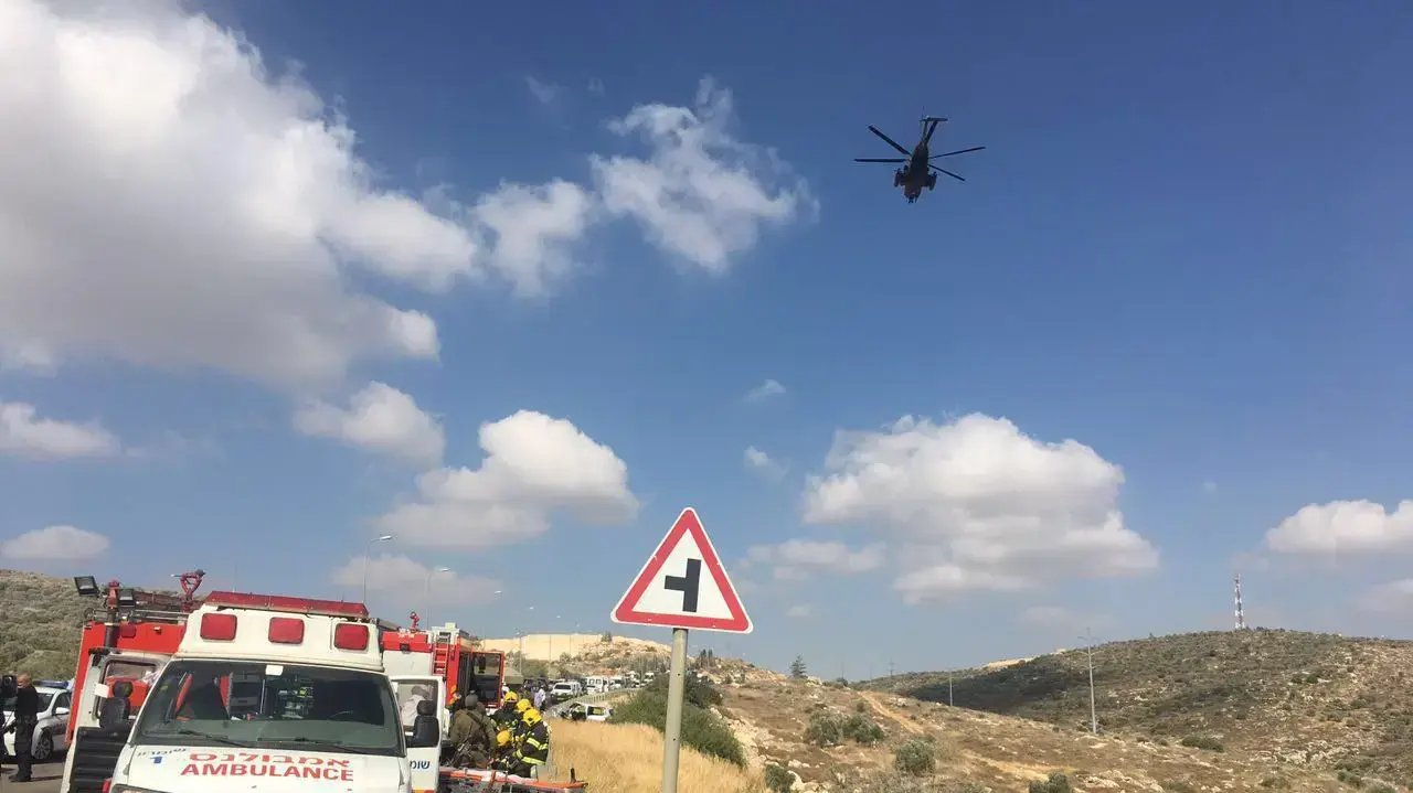 תאונת דרכים בין כלי רכב פלסטינאי לכלי רכב ישראלי, כביש 505, לכיוון צומת תפוח. יוני 2016 תאונת דרכים בין כלי רכב פלסטינאי לכלי רכב ישראלי, כביש 505, לכיוון צומת תפוח. יוני 2016