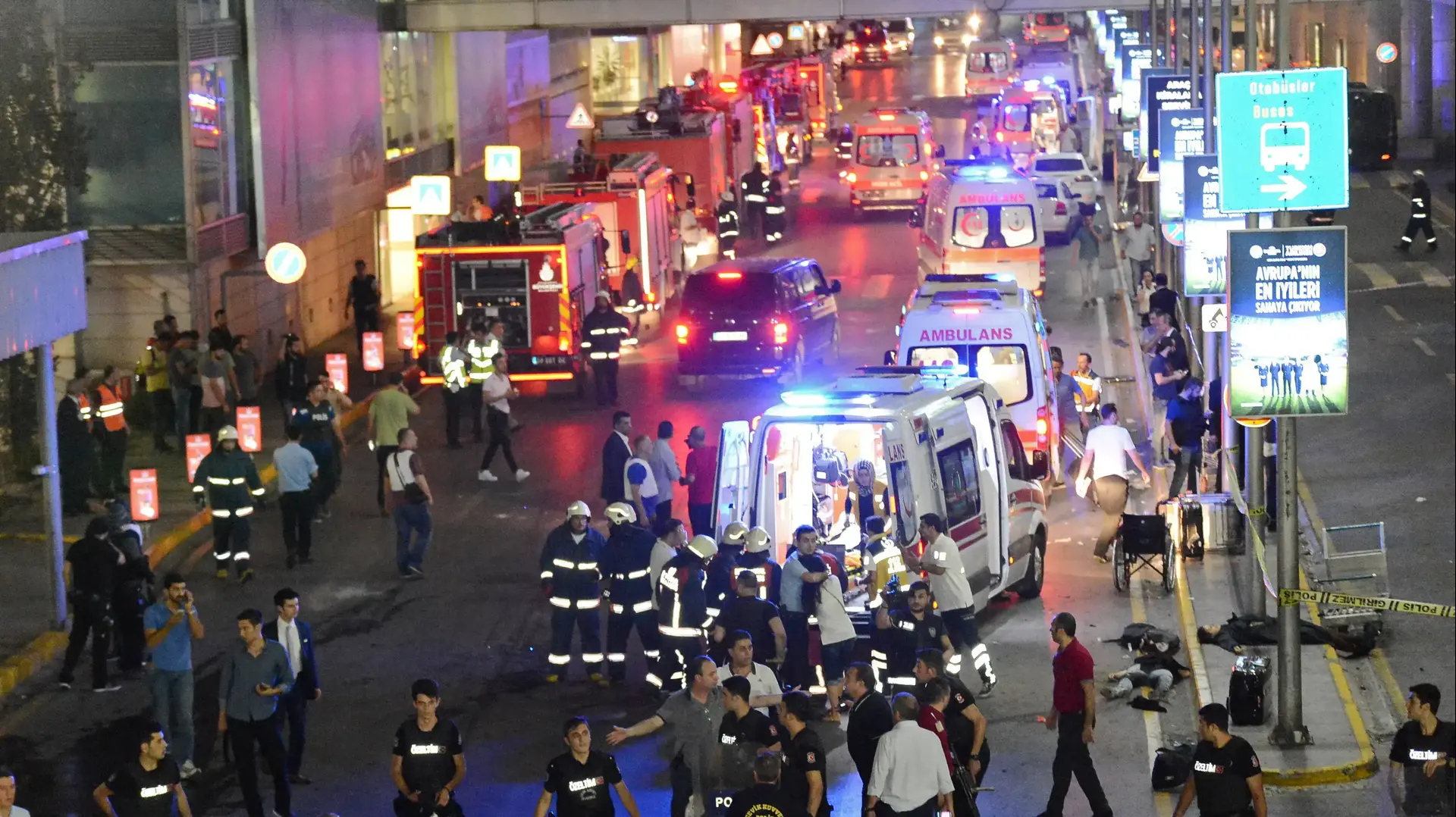 זירת הפיגוע בשדה התעופה אטאטורק באיסטנבול, טורקיה