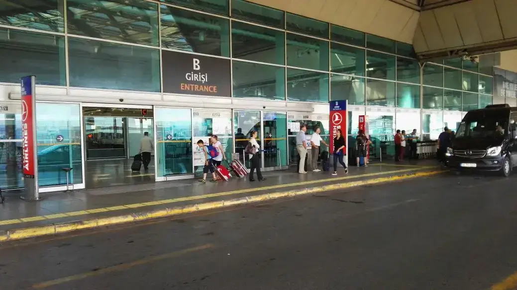 שדה התעופה אטאטורק באיסטנבול, בבוקר שאחרי הפיגוע שדה התעופה אטאטורק באיסטנבול, בבוקר שאחרי הפיגוע