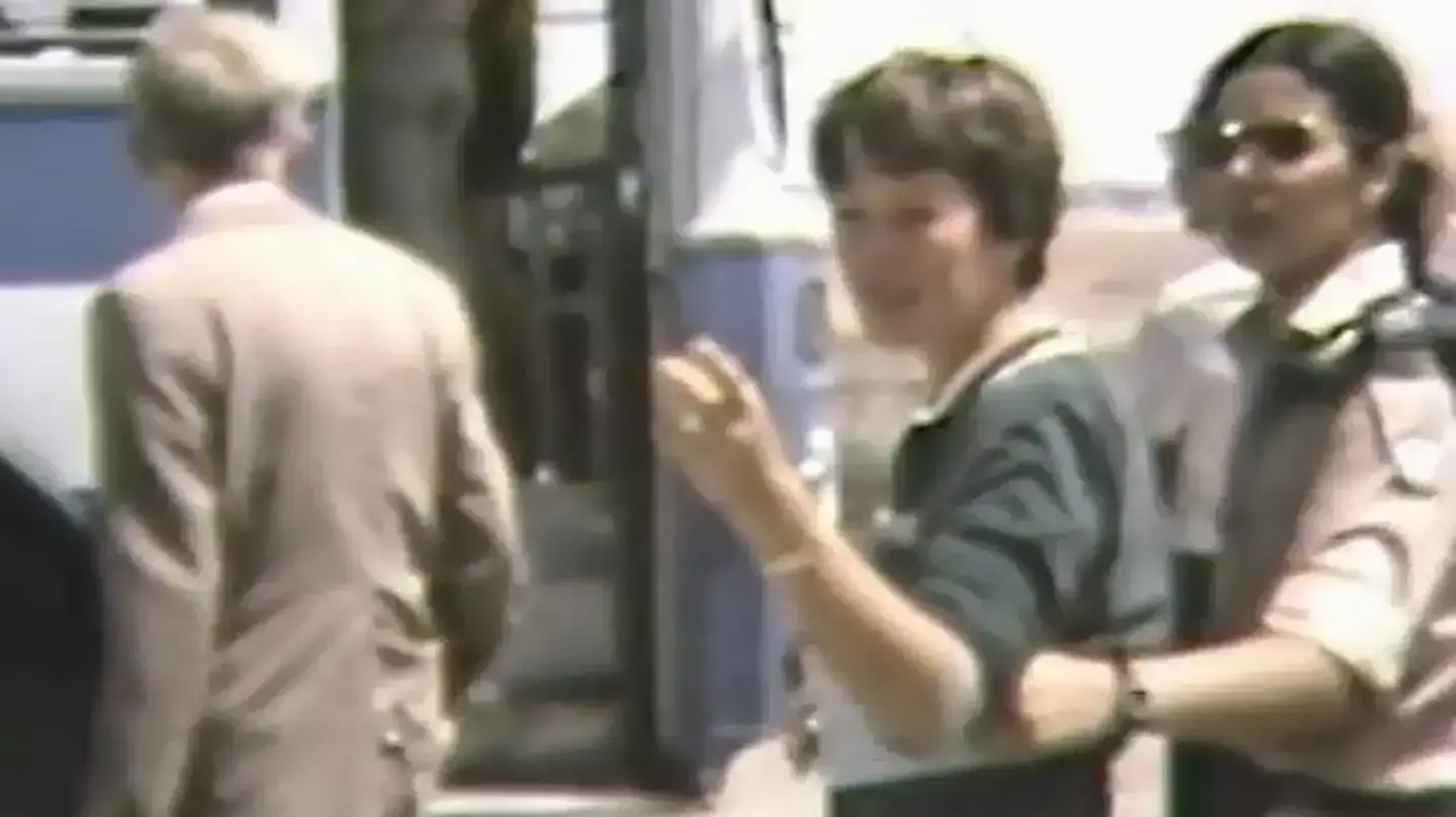 נילי בן דור אחרי השחרור בנתב"ג, יולי 1976 נילי בן דור אחרי השחרור בנתב"ג, יולי 1976