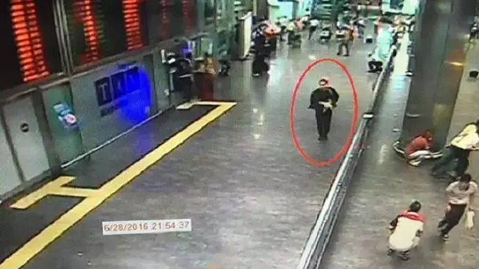 תיעוד של המחבלים משדה התעופה אטאטורק לפני הפיגוע, איסטנבול, יוני 2016 תיעוד של המחבלים משדה התעופה אטאטורק לפני הפיגוע, איסטנבול, יוני 2016