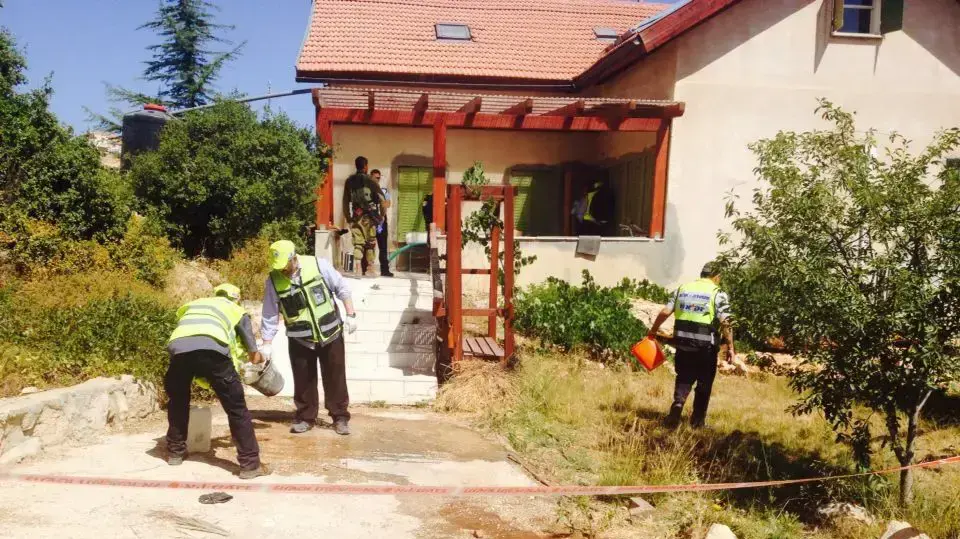 זירת פיגוע הדקירה בקריית ארבע, 30 ביוני 2016 זירת פיגוע הדקירה בקריית ארבע, 30 ביוני 2016