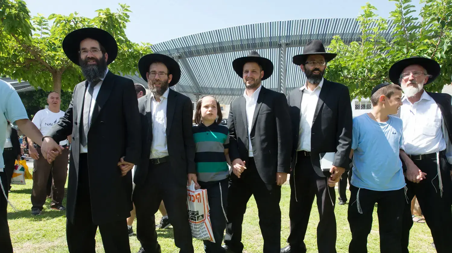 הפגנה נגד יוזמת קווי השירות בשבת בהרצליה, 1 ביולי 2016 הפגנה נגד יוזמת קווי השירות בשבת בהרצליה, 1 ביולי 2016
