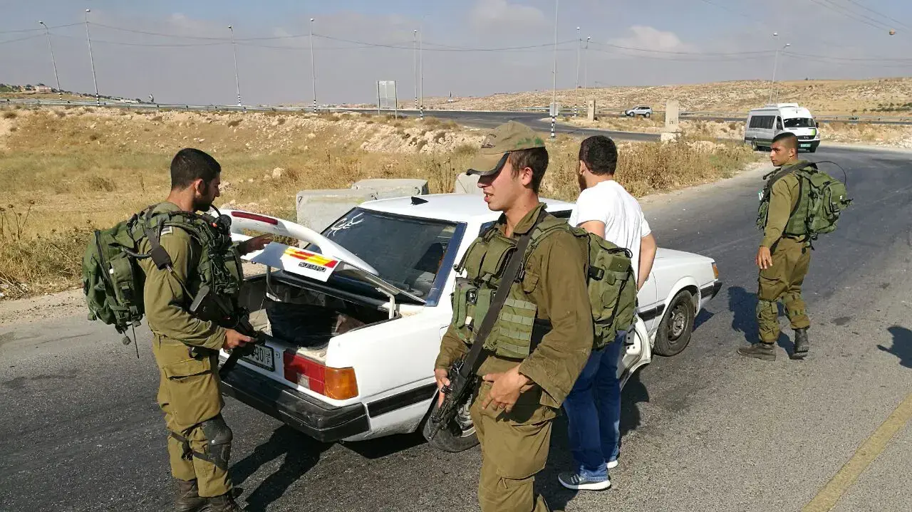 בידוק בטחוני של גדוד 13 של גולני באזור חברון בכניסה לכפר סמועה בידוק בטחוני של גדוד 13 של גולני באזור חברון בכניסה לכפר סמועה