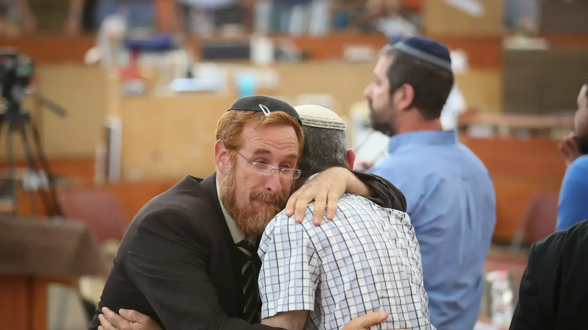 ח"כ יהודה גליק בישיבת ההסדר בעתניאל נשיאת הספדים לפני הלווייתו של מיכאל מרק נרצח בפיגוע בכביש 60 ח"כ יהודה גליק בישיבת ההסדר בעתניאל נשיאת הספדים לפני הלווייתו של מיכאל מרק נרצח בפיגוע בכביש 60