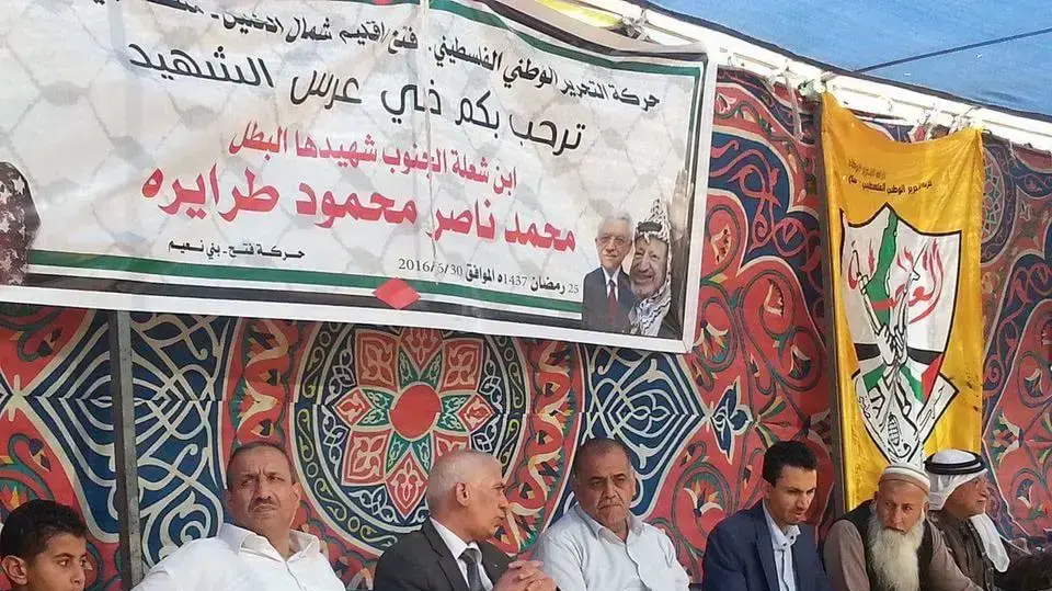 מושל חברון כאמל חמייד מבקר בסוכת האבלים של מוחמד טראיירה, רוצח הילדה מקרית ארבע מושל חברון כאמל חמייד מבקר בסוכת האבלים של מוחמד טראיירה, רוצח הילדה מקרית ארבע