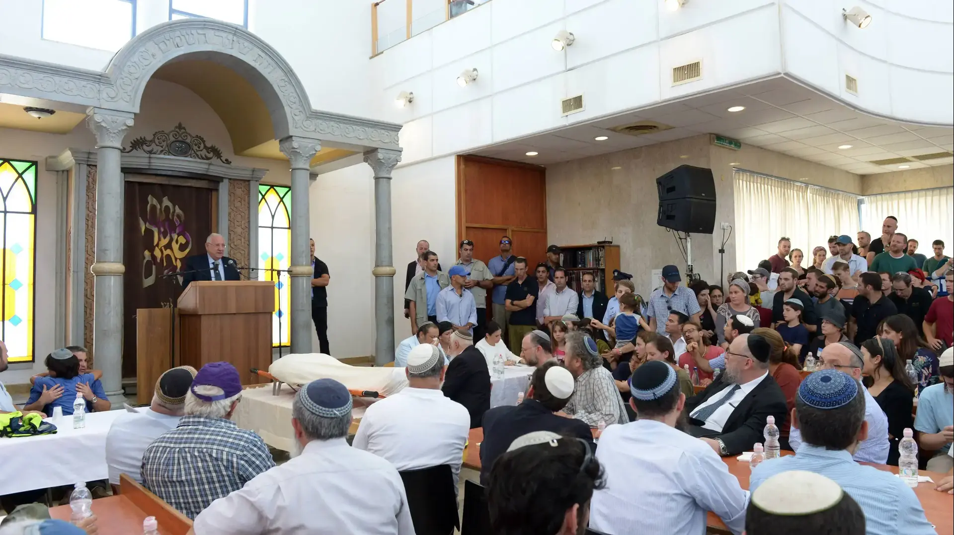נשיא המדינה ראובן ריבלין סופד בהלוויית מיכאל מרק, עתניאל. 3 ביולי 2016 נשיא המדינה ראובן ריבלין סופד בהלוויית מיכאל מרק, עתניאל. 3 ביולי 2016