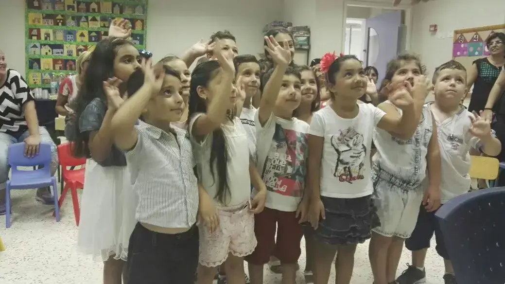 ילדים חוגגים במרכז לגיל הרך שנפגע מרקטה ביום שישי, שדרות. 3 ביולי 2016 ילדים חוגגים במרכז לגיל הרך שנפגע מרקטה ביום שישי, שדרות. 3 ביולי 2016