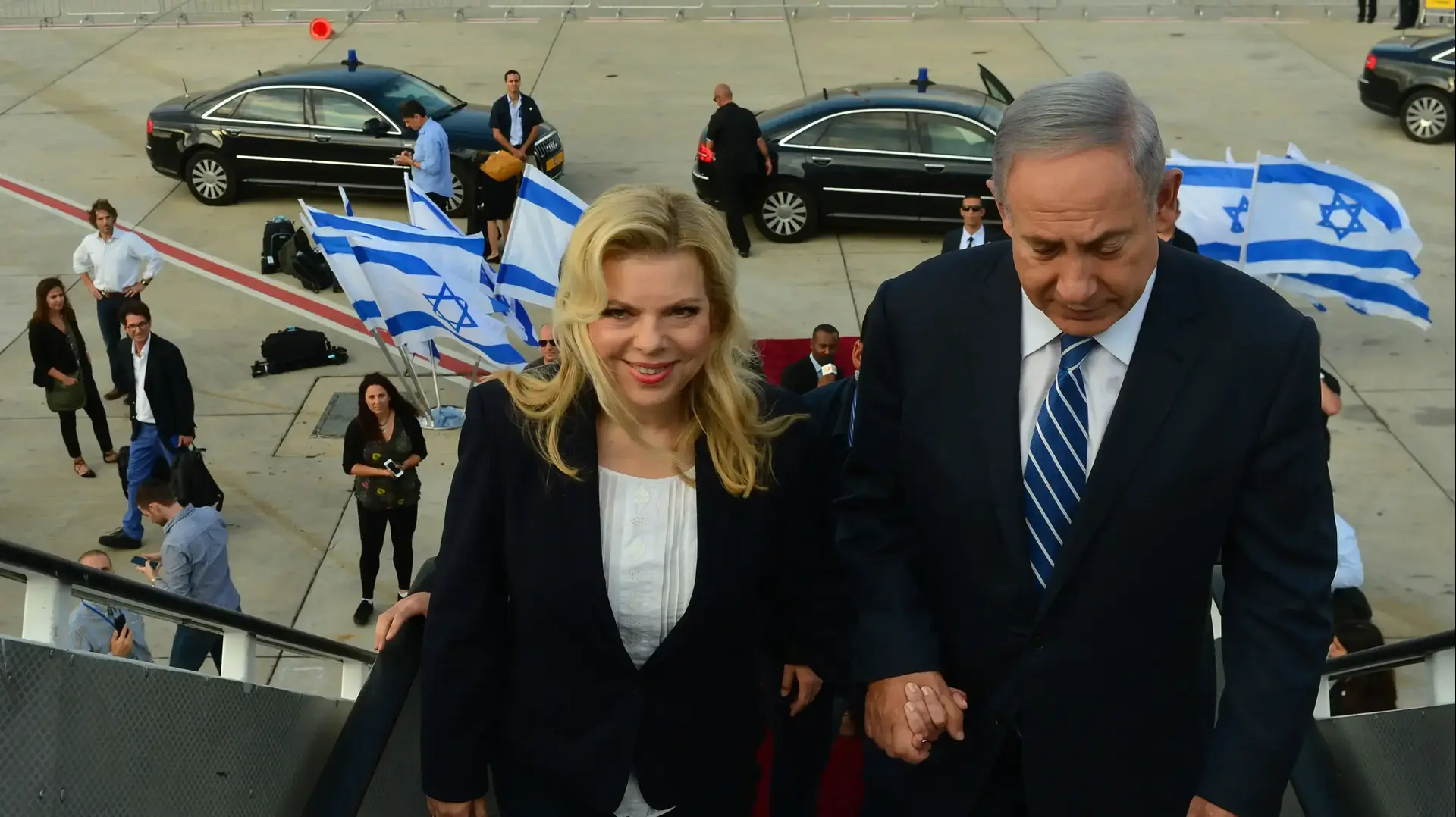 ראש הממשלה בנימין נתניהו ורעייתו שרה נתניהו ביציאה לביקור באפריקה. 4 ביולי 2016.