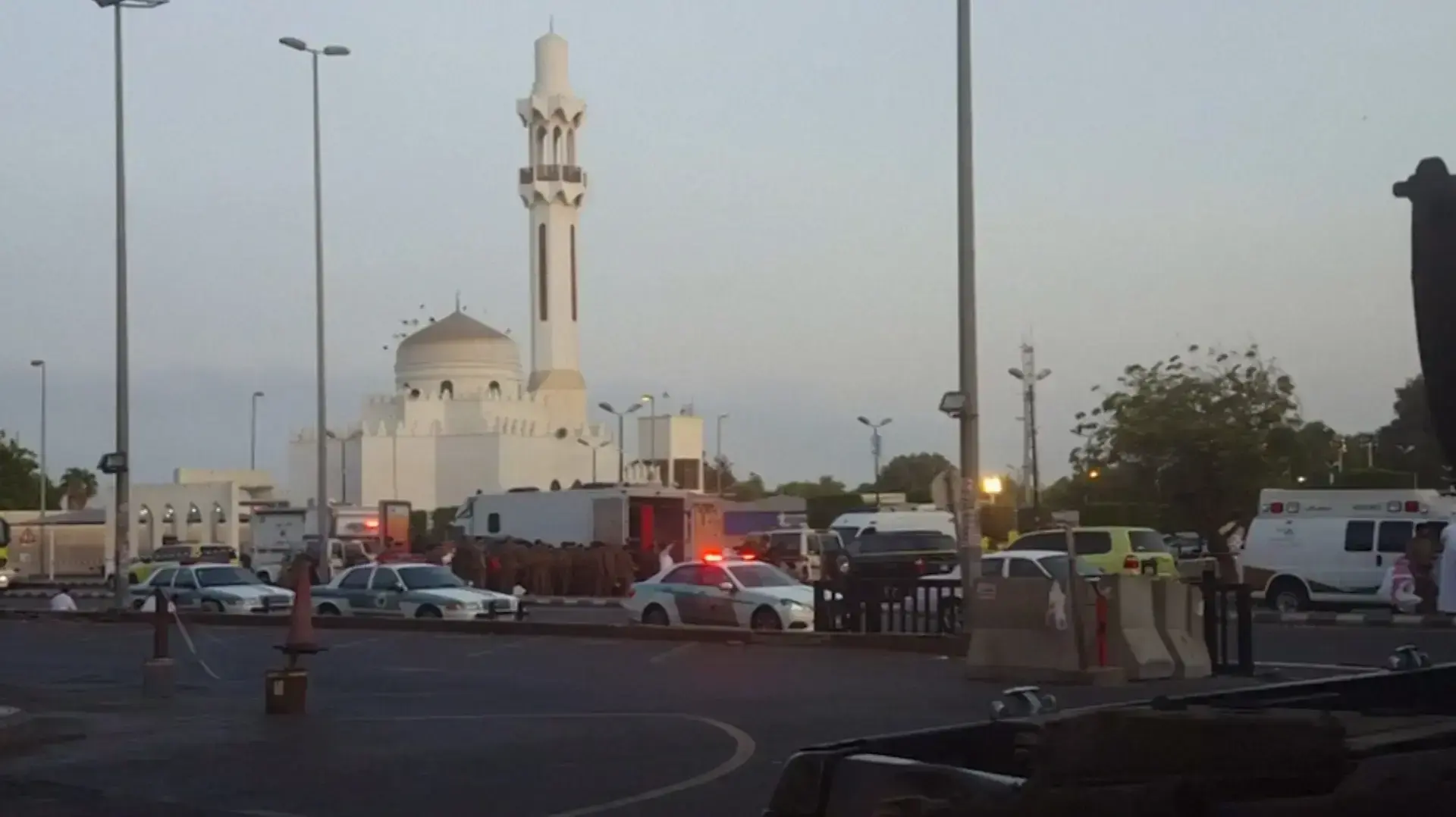 מחבל פוצץ עצמו בכניסה לקונסוליית ארה"ב בעיר ג'דה; שני שוטרים נפגעו