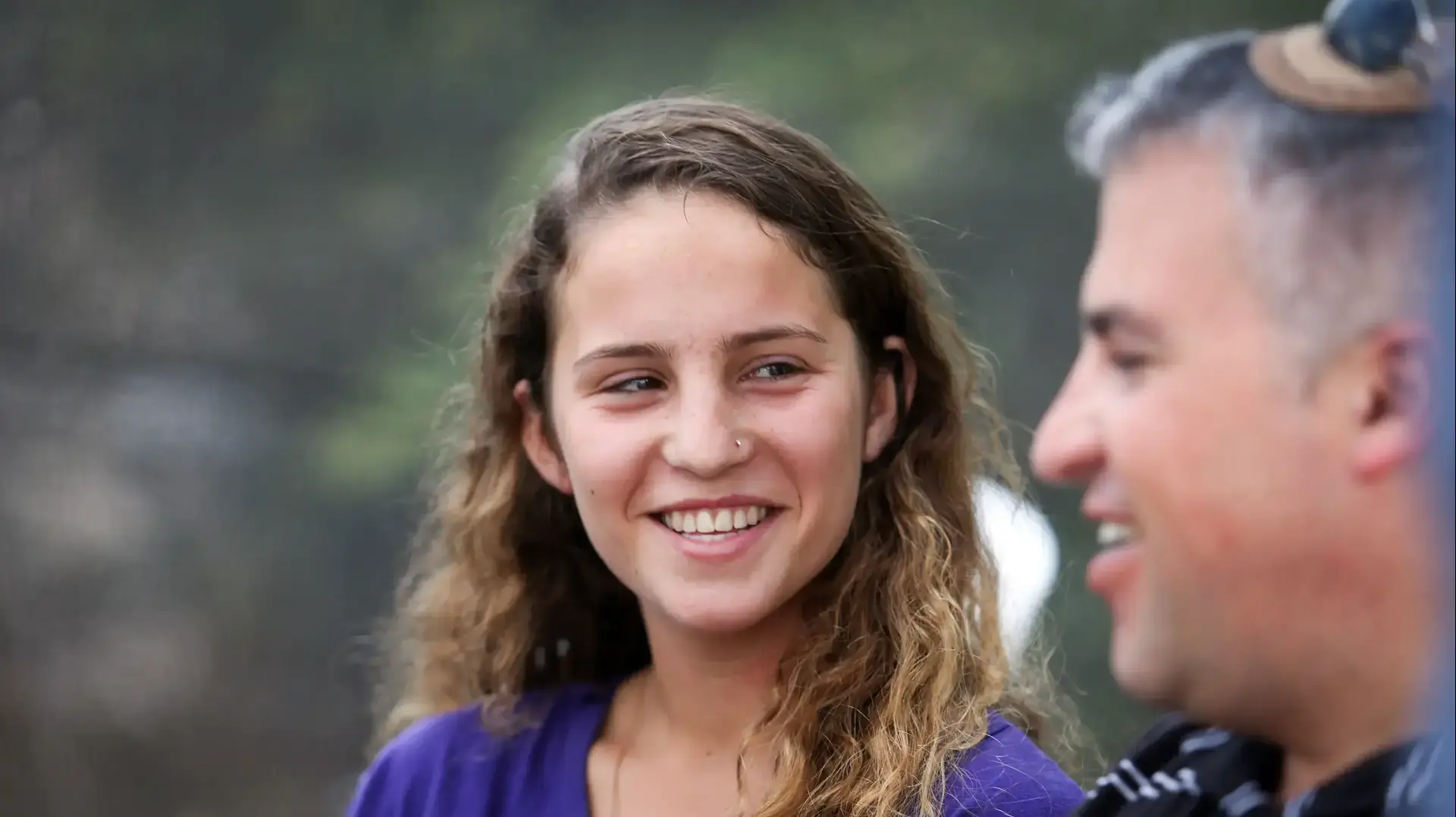 אורית מרק בתו של מיכאל מרק שנרצח בפיגוע בכביש 60, ואלחנן קלמנוביץ בעתניאל אורית מרק בתו של מיכאל מרק שנרצח בפיגוע בכביש 60, ואלחנן קלמנוביץ בעתניאל