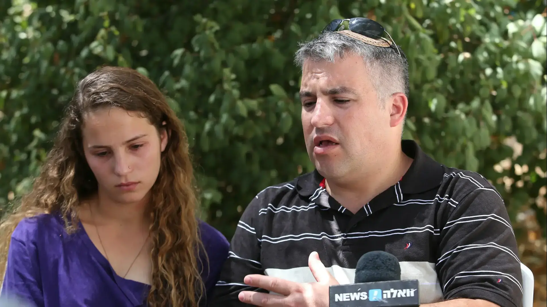 אורית מרק בתו של מיכאל מרק שנרצח בפיגוע בכביש 60, ואלחנן קלמנוביץ בעתניאל אורית מרק בתו של מיכאל מרק שנרצח בפיגוע בכביש 60, ואלחנן קלמנוביץ בעתניאל