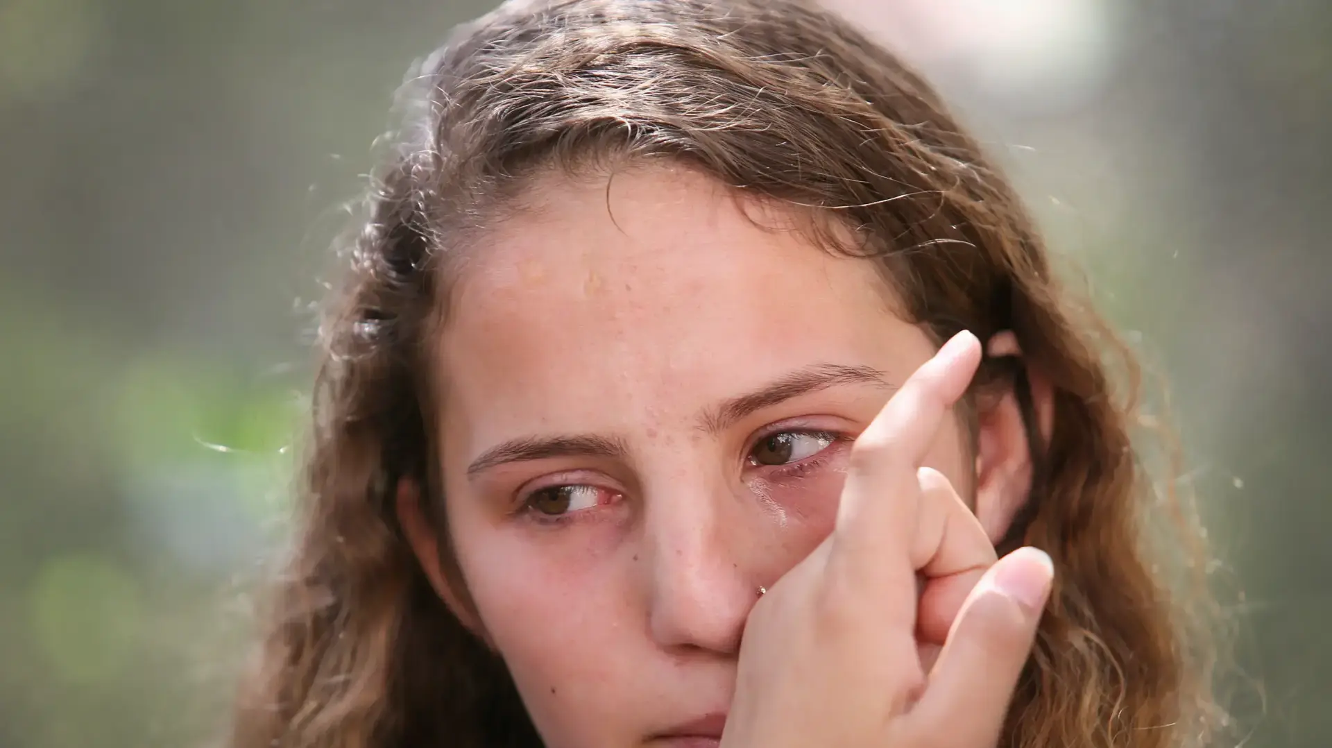 אורית מרק בתו של מיכאל מרק שנרצח בפיגוע בכביש 60, ואלחנן קלמנוביץ בעתניאל אורית מרק בתו של מיכאל מרק שנרצח בפיגוע בכביש 60, ואלחנן קלמנוביץ בעתניאל