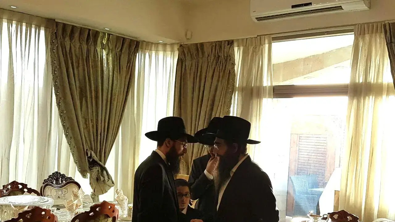 הרב יאשיהו פינטו בחתונת אחיו, ערב פסח, אפריל 2016 הרב יאשיהו פינטו בחתונת אחיו, ערב פסח, אפריל 2016