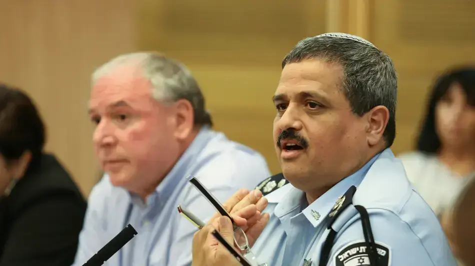 מפכ"ל המשטרה רנ"צ רוני אלשיך, וועדת הפנים של הכנסת בנושא איסוף חומרים על נבחרי ציבור בכנסת. 6 ביולי 2016 מפכ"ל המשטרה רנ"צ רוני אלשיך, וועדת הפנים של הכנסת בנושא איסוף חומרים על נבחרי ציבור בכנסת. 6 ביולי 2016
